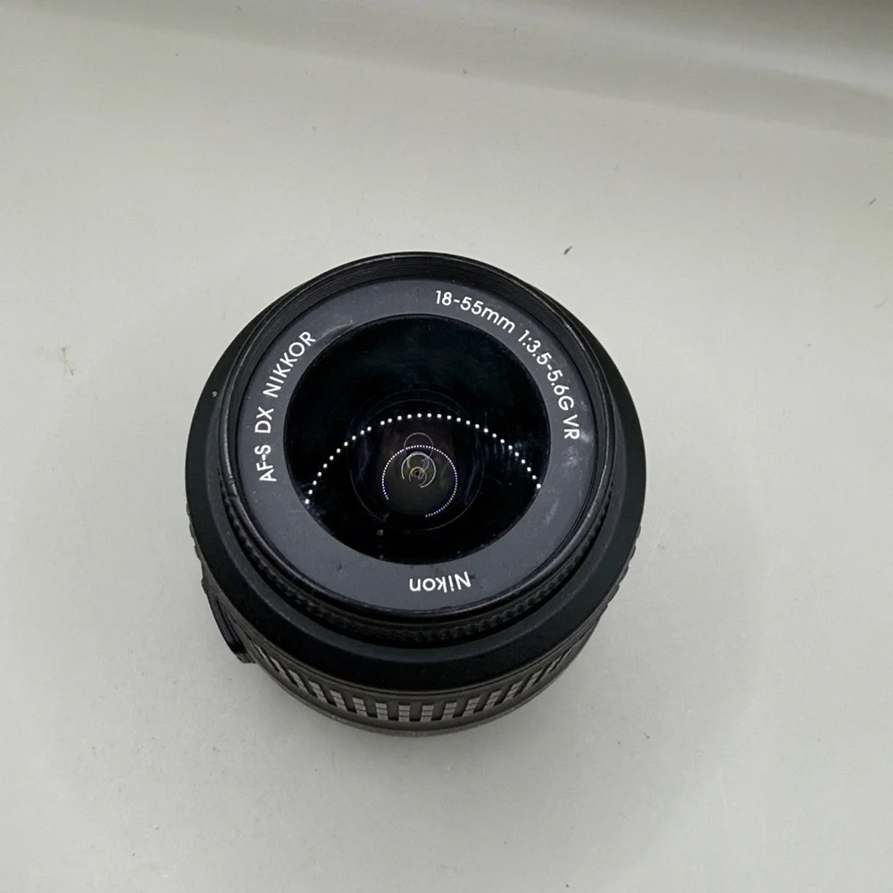 Nikon AF-S DX NIKKOR 18-55mm f/3.5-5.6G VR